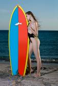 Elle-Tan-Surfer--a7lmg440c7.jpg