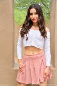 Arya - Pink Miniskirt & Heels -q7logrrcan.jpg