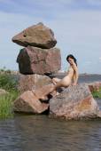 Anais-Girl-on-the-rocks--n7lphjrpco.jpg