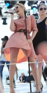 Kylie-Minogue-Live-Upskirts-in-Cannes-47l4u944pl.jpg