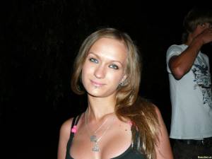 Sweet%2C-amateur%2C-young%2C-small-tits-girls%2C-Vacation-x-272-k7l5pgte6k.jpg