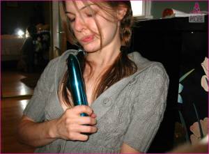 20-year-old-girl-uses-her-new-toy-vaginally-and-anally-x44-h7l89vcnw1.jpg