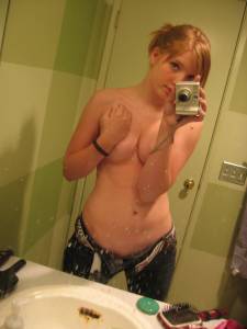 Adorable 19 year old red head mirror poses and masturbates [x245]-p7l9gwffn2.jpg