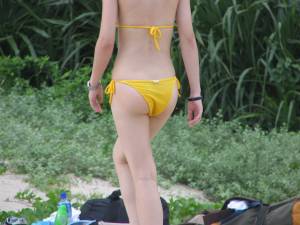 Amateur Beach Girl Takes Off The Bikini [x142]-67lnj5301p.jpg