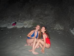 Teens im Urlaub zeigen ihre freizÃ¼gigen Fotos-37mec4c1wn.jpg