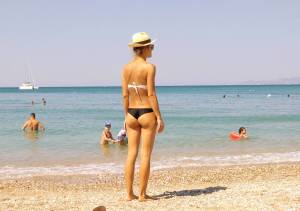 31-Candids-From-Greek-Beaches-57m2o1qxib.jpg