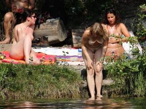 Austrian-lake-spying-voyeur-peeping-real-life-girls-j7m2o2x6j2.jpg