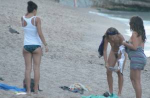Beach Candid Voyeur Spy of Teens on Nude Beach [x91]-y7m2teaggl.jpg