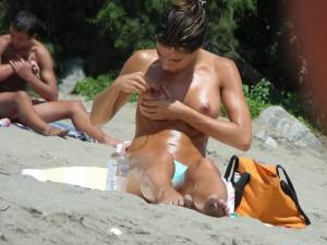 Topless Girl in Blue Voyeur Candid Beach-m7m3kiwsbv.jpg