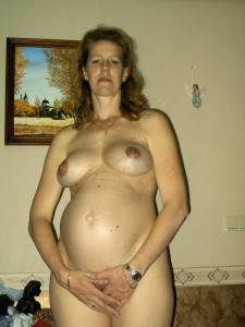 Amateur Pregnant Hairy Mom Stolen Pics [x64]-d7m3n9gibn.jpg