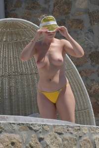 Perrie Edwards â€“ Topless Candids in Mykonos (NSFW)-w7m3sxxxmc.jpg