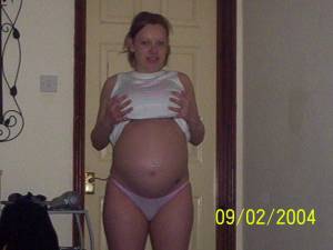 Busty & Pregnant Amateur [x119]27m4nb1ajx.jpg