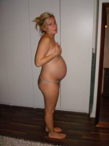 Awesome-Pregnant-Amateur-Larisa-57m4nflaur.jpg