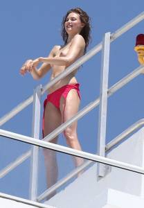 Lindsey Wixson Topless On The Set Of A Photoshoot in Miami-57m5kjmkgx.jpg