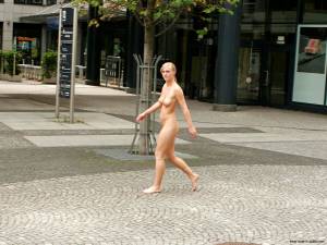 Anikah Nude In Public-g7m5omnswr.jpg