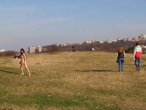 Set.05_Naked.In.a.park-a7m5o4tyfj.jpg