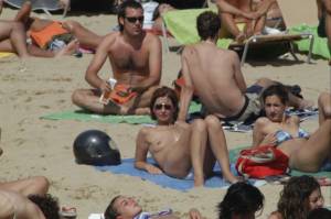 Barcelona 2 - Candid Beach Voyeur Spying-l7m5w2p7wc.jpg