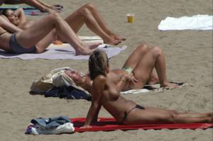 Barcelona 2 - Candid Beach Voyeur Spying-c7m5wfrdvh.jpg