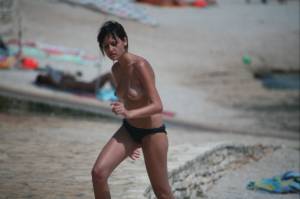 Spying topless girlfriends beach voyeur-r7m5vnvnus.jpg