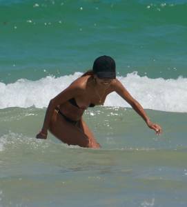 Patricia-Contreras-Topless-On-The-Beach-In-Miami-s7m6721abf.jpg