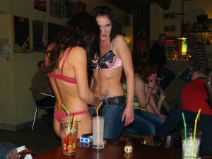 Naked-in-a-crowded-bar-57m6s82meq.jpg
