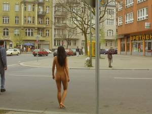 Anja-L-Nude-in-Public-67m8kdlvyo.jpg