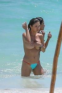 Arianny Celeste Topless On The Beach In Mexico-s7m8llayv4.jpg