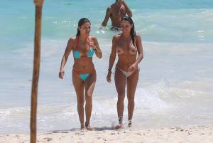 Arianny Celeste Topless On The Beach In Mexicoi7m8ll3vun.jpg