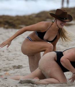 Eugenie Bouchard Nip Slip On The Beach In Miami-f7m8v4raly.jpg