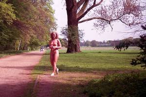 Eva V - Nude in public k7m9u1ttpf