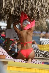 Greek Celeb Vicky Kavoura Beach Candids-z7mkbdt22j.jpg