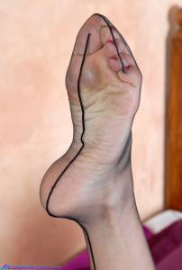 Pantyhose-Feet--232-02-Dalia-%28x61%29-y7mkr4pz0h.jpg