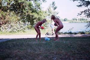 Gyongyi and Julia - Nude In Public-i7mlbodki0.jpg