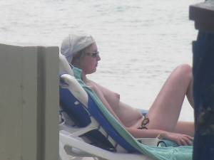 Voyeur Spying Topless Wife Beach [x59]-h7ml2fa1ng.jpg