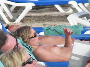 Voyeur-Spying-Topless-Wife-Beach-%5Bx59%5D-e7ml2gcxb6.jpg