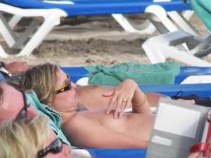 Voyeur-Spying-Topless-Wife-Beach-%5Bx59%5D-67ml2ge04t.jpg