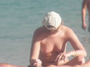 Voyeur-Spying-Topless-Wife-Beach-%5Bx59%5D-n7ml2f3v7y.jpg