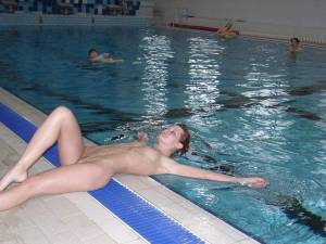 Amateur Wife Naked In Swimming Pool-y7ml7grvsc.jpg