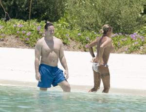 Katie Price Topless On A Beach In Miami-k7mlwnximr.jpg