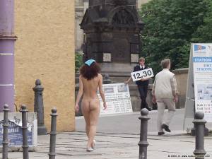 Andrea R - Nude in public-w7mltsff3k.jpg