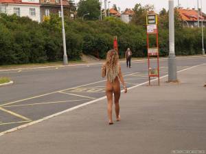 Eva A - Nude in public-67mlu6k70f.jpg