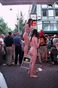 Andrea-and-Kristyna-Nude-in-Public-q7mlsnod33.jpg