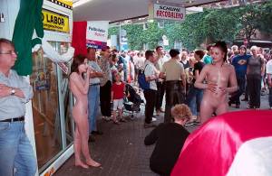 Andrea and Kristyna - Nude in Public-37mlsjtpgr.jpg