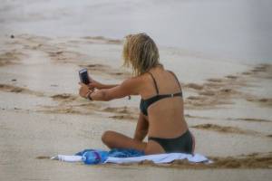 Kelly Rohrbach Topless On The Beach In Hawaii-m7mmatetvi.jpg