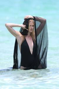Lara Stone Topless While On A Photo Shoot In Miamiy7mlxbvhw4.jpg