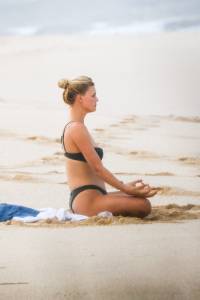 Kelly Rohrbach Topless On The Beach In Hawaii-y7mmatdw7k.jpg