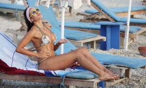 Greek Celebrity Efi Kyriakou Topless-77mlwrdubb.jpg