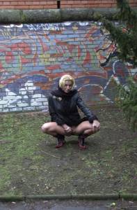 ivana mijuskovicova flashing pussy in public-77mmg1bz62.jpg