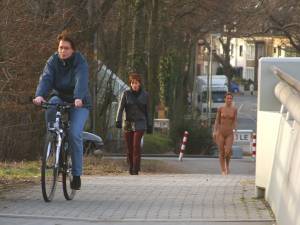ZuzanaM - Nude in public-b7rcsmqrdm.jpg