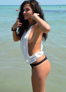 Sexy-Latina-Teen-Topless-Posing-At-The-Public-Beach--27mnu797t4.jpg